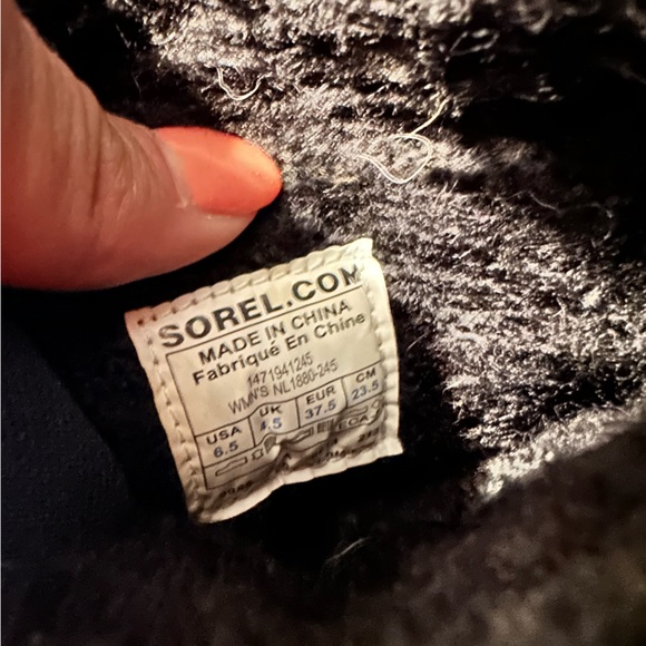 Sorel Chipahko Leather and Felt Blanket Boots - Picture 9 of 10